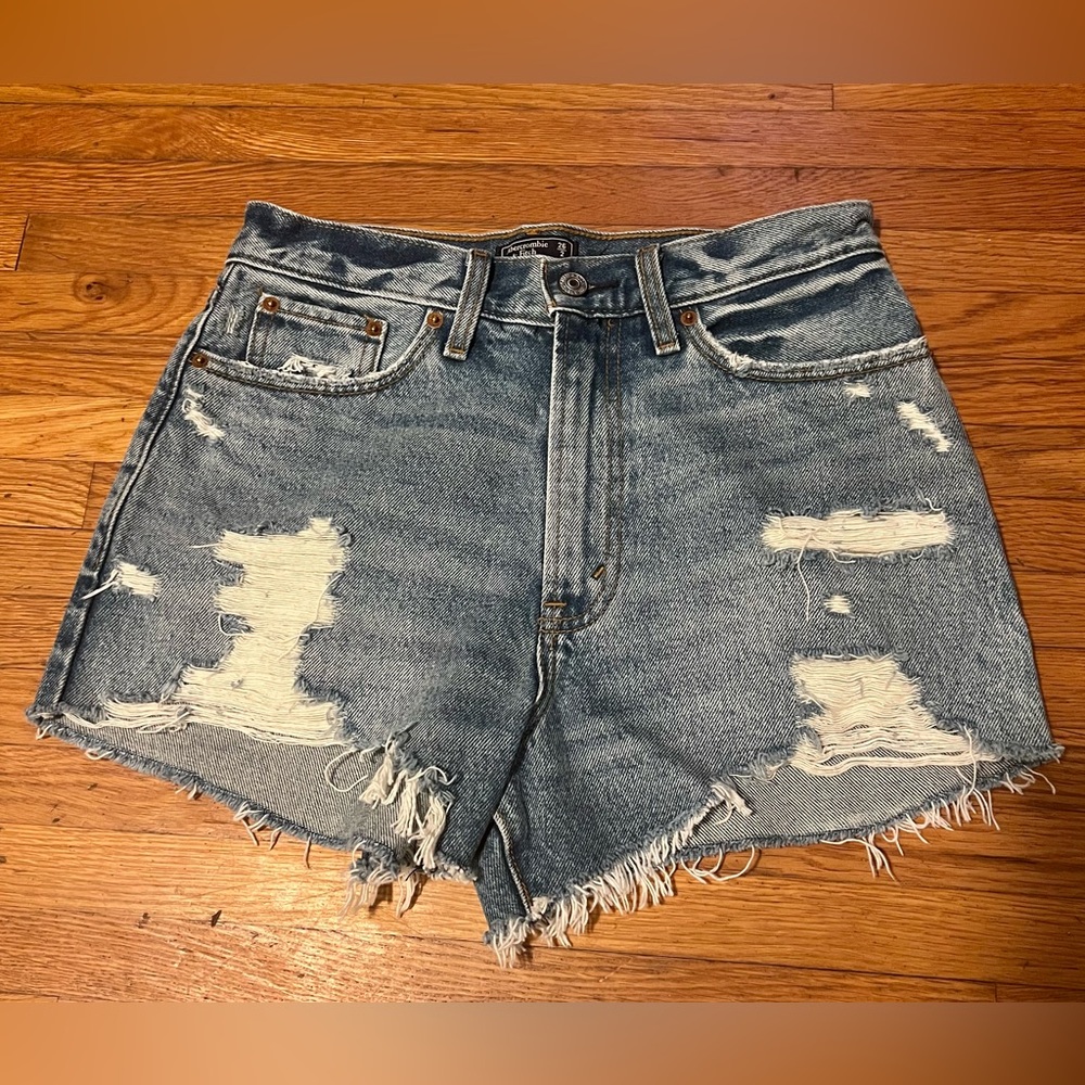 Abercrombie and Fitch Annie High Rise Jean Shorts Size 26 NWT